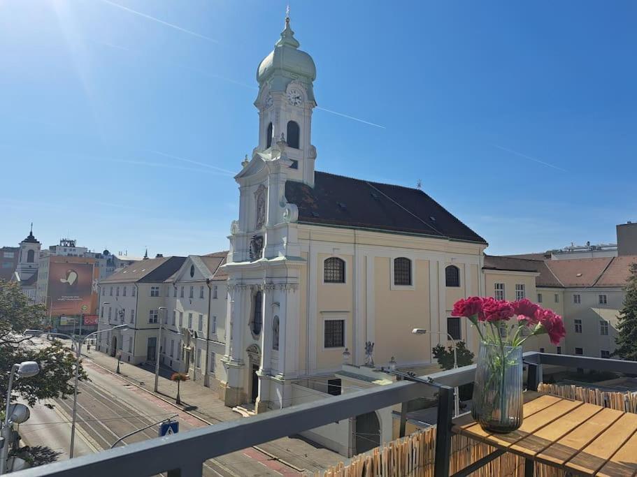 Art Deco Studio In Old Town Bratislava Exterior foto
